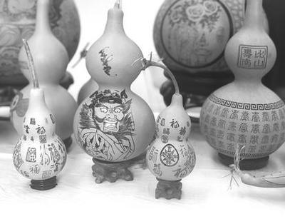文博會(huì)上的匠心之作 燙畫葫蘆年入10萬(wàn)，魚皮飾品引領(lǐng)文化新潮